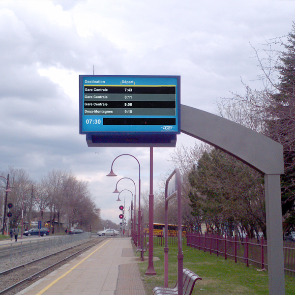 Senpal 屋外液晶広告モニター (OD46L02) を軌道上で交通標識に適用